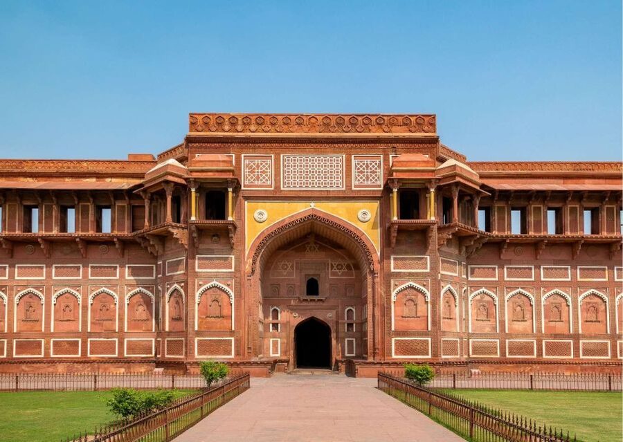 Agra: Agra Fort Skip-the-line ticket with Full Guided Tour - Akbar and Shah Jahan details you can spot on your second look