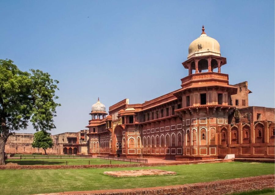 Agra: Agra Fort Skip-the-line ticket with Full Guided Tour - Language options and the one detail to double-check
