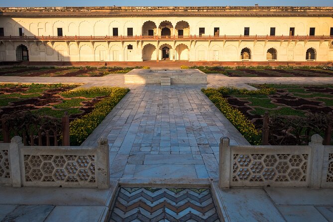 Agra Day Tour with Taj Mahal Sunrise and Sunset - Lunch at a 5-star hotel: a real break in the middle of a long day