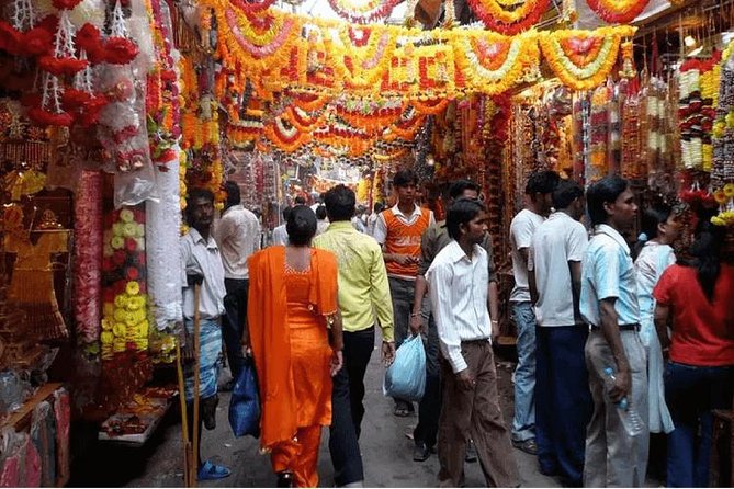 Agra Heritage Walk with Food Tour - Shri Mankameshwar Mandir: a short Shiva moment in the middle of the snacks