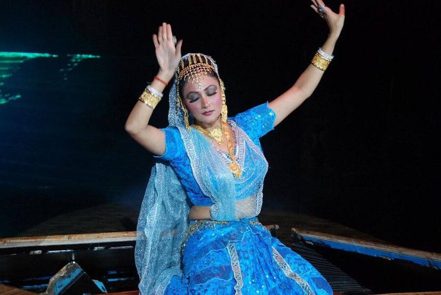 Agra: Mohabbat the Taj show tickets and agra transfers - Walking into the show: what actually happens on stage