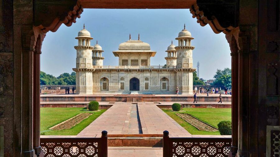 Agra: Private Taj Mahal and Agra Day Tour with Transfer - Lunch that fits the schedule (and what’s not included)