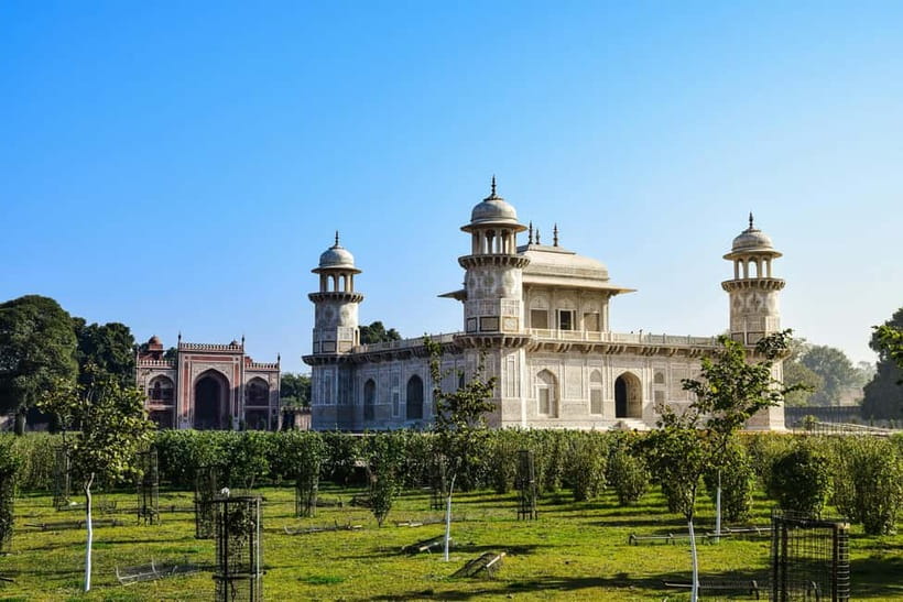 Agra: Skip-the-Line Taj Mahal, Agra Fort & Baby Taj Tour - Lunch, shopping, and street food time that actually fits