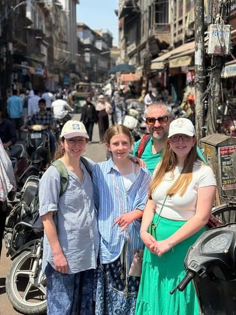 Agra: Street Food Walking Tour, Spice Market, & Tuk-tuk Ride - Tuk-tuk pickup, traffic, and the 2–3 hour rhythm
