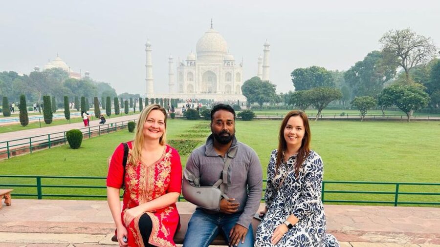 Agra : Taj Mahal & Mausoleum Tour With Skip-the-Line Entry - Skip the Queue: What pre-arranged tickets change for you