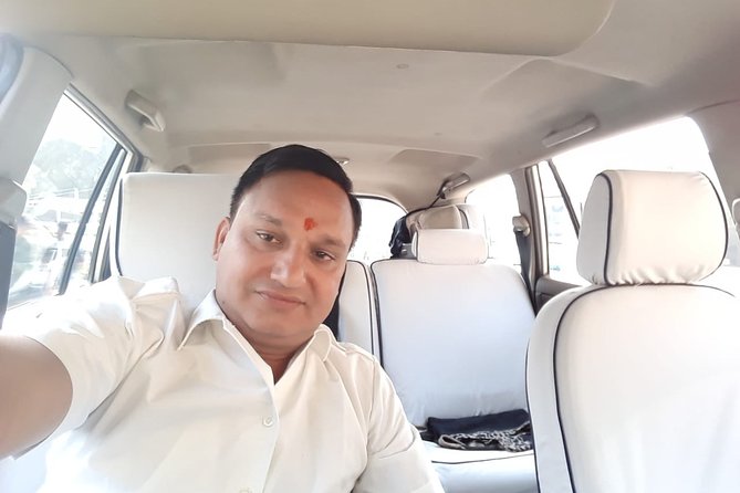 Agra to New Delhi Airport/Hotel – One-Way Cab Private Transfers - Price and Value: What $73.67 Gets You for Up to 2
