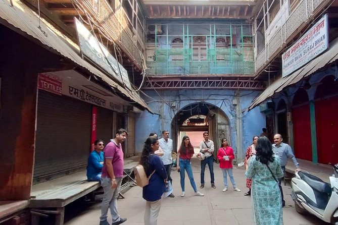 Agra Walking Tour - Shri Mankameshwar Mandir: the 650-year-old stories break up the pace