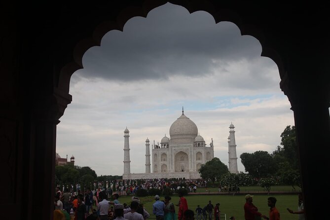 All Inclusive Taj Mahal & Agra Tour by Superfast Train From Delhi - Agra Cantt meet-and-greet: getting from the platform to the sights
