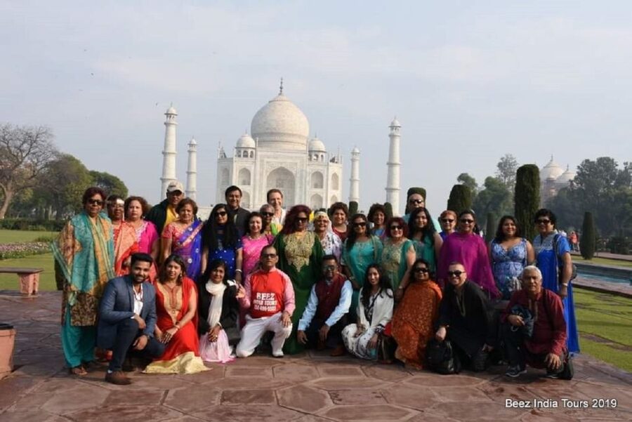 Book Govt. Approved Tour Guide For Taj Mahal & Fort - Meeting Your Guide in Agra Without Losing Time