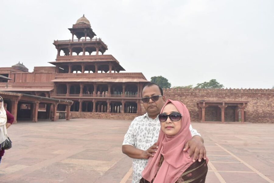 Book Official Tour Guide for Fatehpur Sikri. - Meeting at Agra Gate and starting on the right foot