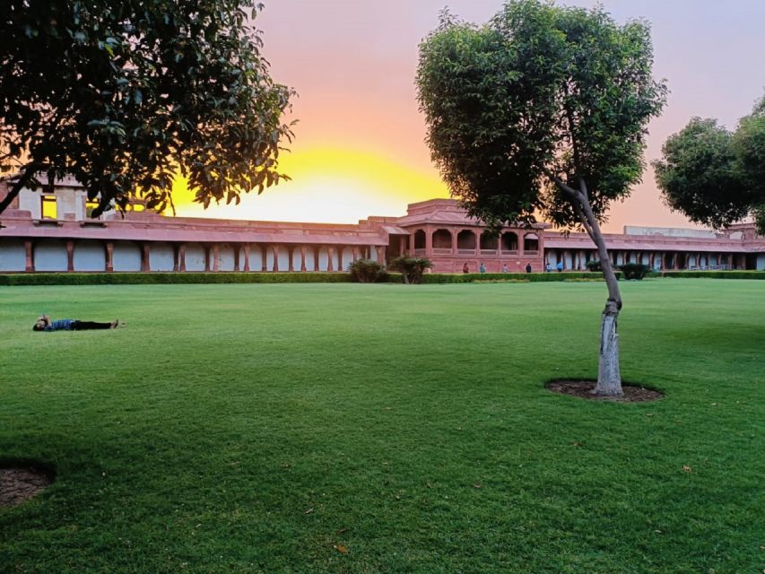 Book Official Tour Guide for Fatehpur Sikri. - What’s included (and what you must plan for)