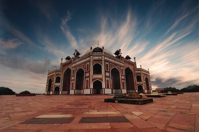 Delhi: Old and New Delhi Guided Private Tour - How this private day threads Old Delhi and New Delhi