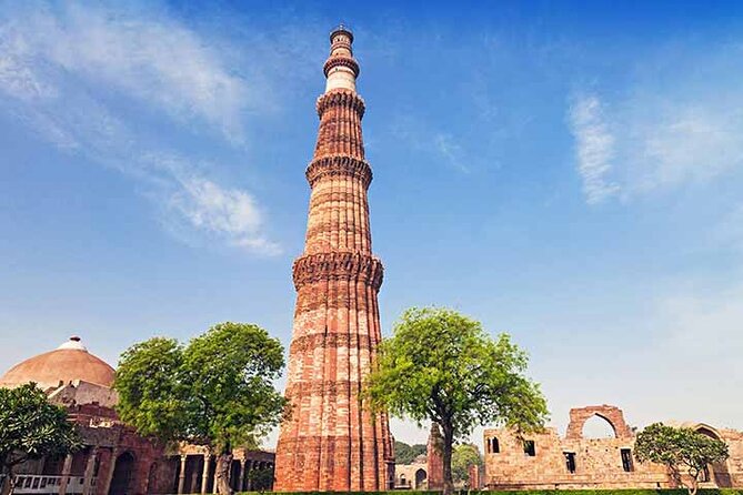 Delhi: Old and New Delhi Guided Private Tour - India Gate: a reflective walk with names you can read slowly