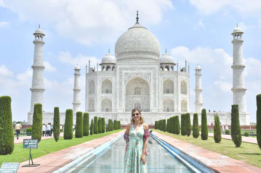 Delhi: Taj Mahal & Agra Tour by Gatimaan Express Train - Breakfast on board and the short, satisfying ride to Agra