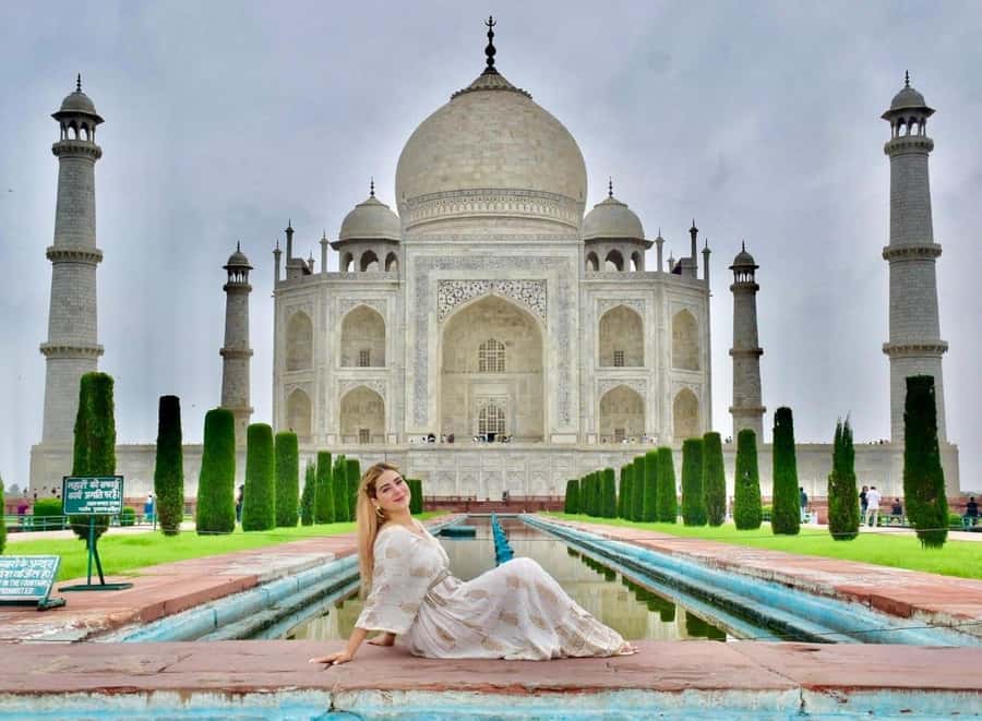 Delhi: Taj Mahal & Agra Tour by Gatimaan Express Train - Lunch at a 5-star Agra hotel: good timing for energy