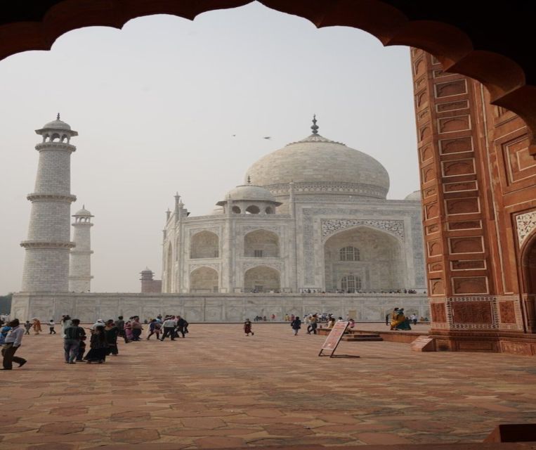 Fast-track entry into taj mahal with entrance included. - Meeting in Agra and Getting to the Gates