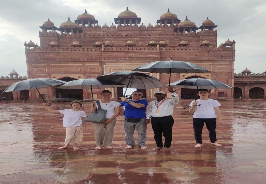 From Agra: Fatehpur Sikri and Market Private Half-Day Tour - Fatehpur Sikri: why this abandoned city still grabs you