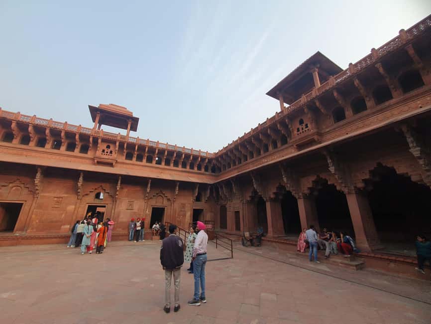 From Delhi: Deluxe Taj Mahal and Agra tour with Luxury Cars - The lunch break at a 5-star hotel: where comfort helps your energy