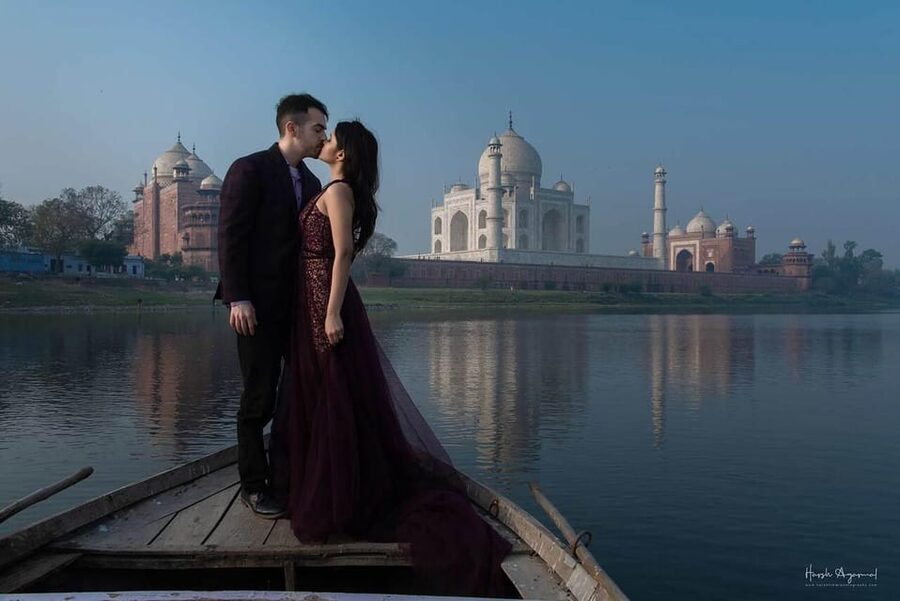 From Delhi: Deluxe Taj Mahal and Agra tour with Luxury Cars - The guides: where the experience becomes personal and practical