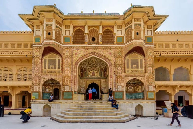 From Delhi: Private Full-Day Jaipur Highlights Tour - Skip-the-line Amber Fort: what your guide helps you notice