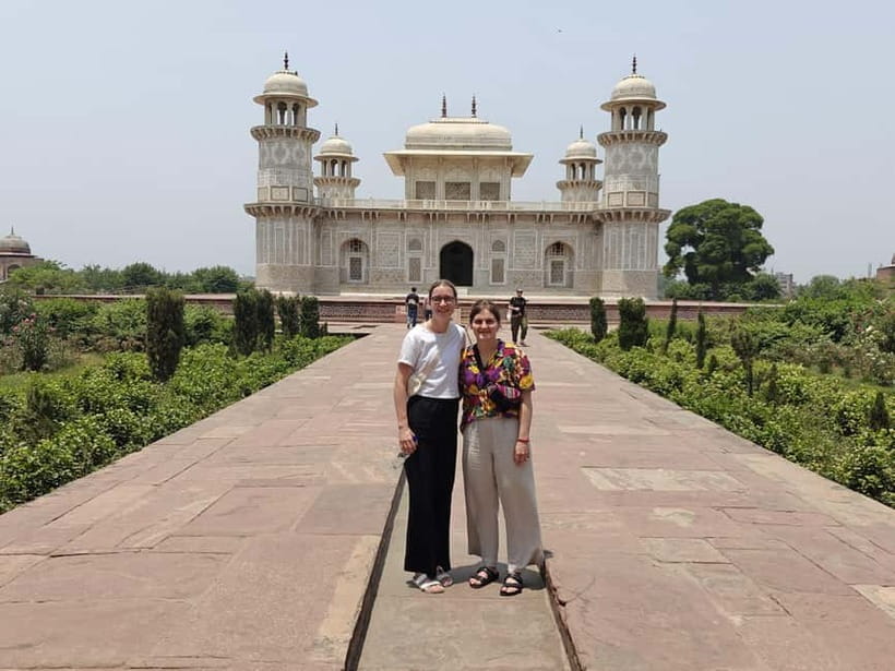 From Delhi: Private Layover Taj Mahal Day Tour By Car - DoubleTree by Hilton Agra Lunch: When Food Breaks the Long Day