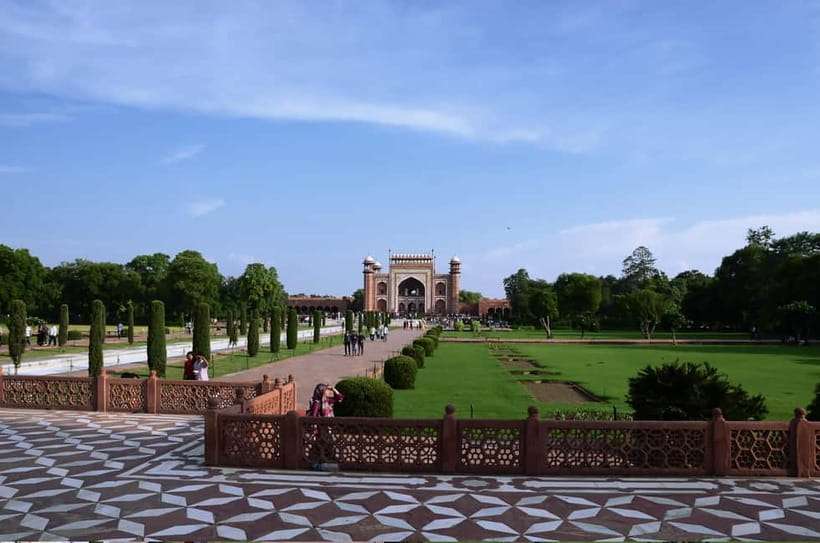 From Delhi: Private Taj Mahal Agra & Fatehpur Sikri Day Tour - Agra Fort’s Red Sandstone Power: Short Visit, Big Payoff