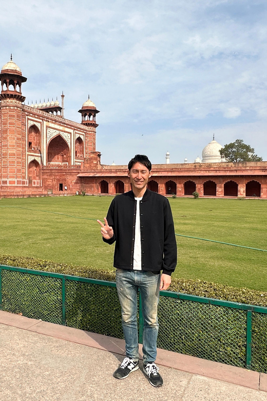 From Delhi: Private Taj mahal and Agra Fort with Car Tour - Skip-the-line Taj Mahal: how to spend your 2 hours well