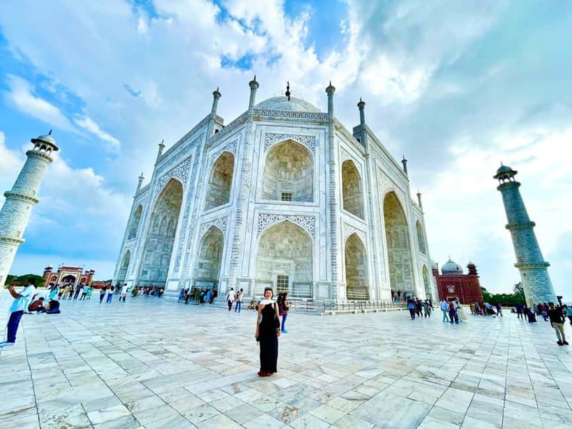 From Delhi: Private Taj Mahal Sunrise with Agra Tour By Car - Breakfast at a five-star hotel: why it’s more than just food
