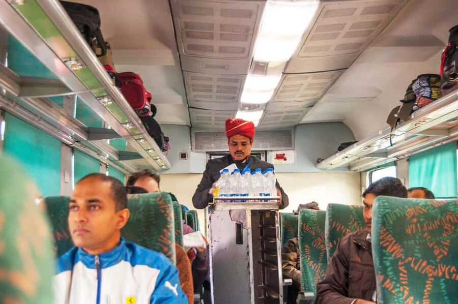 From Delhi: Same Day Taj Mahal Trip By India's Fastest Train - On-board breakfast on the Gatimaan Express