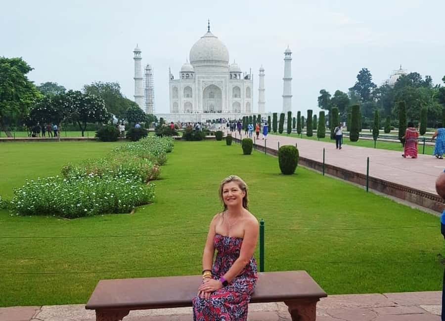 From Delhi: Same Day Taj Mahal Trip By India's Fastest Train - Agra Fort: UNESCO-scale red sandstone and how to pace the walk