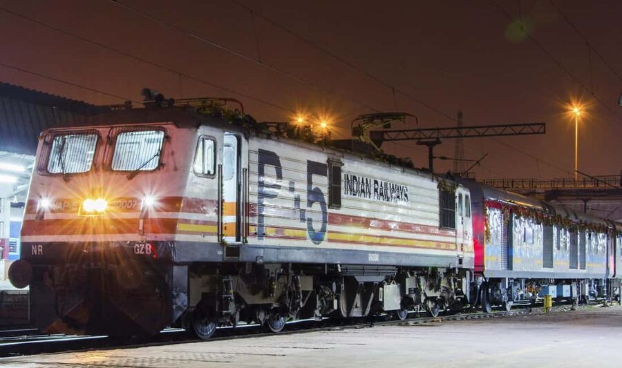 From Delhi: Same Day Taj Mahal Trip By India's Fastest Train - Lunch and the short Agra break: plan for the midday slowdown