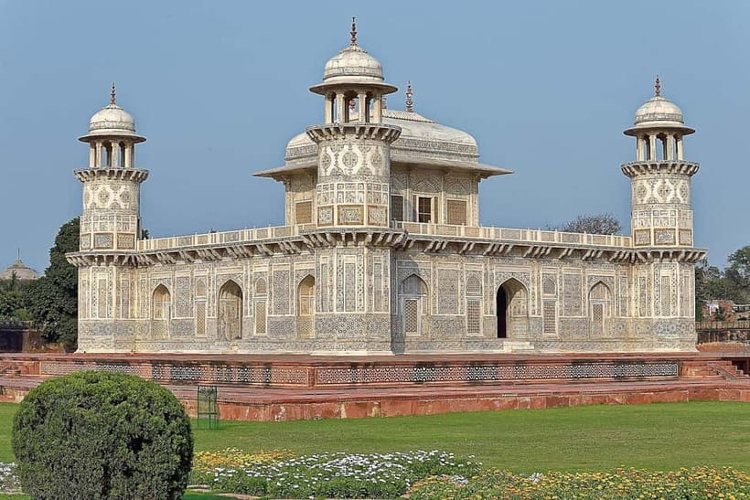 From Delhi: Sunrise Taj Mahal Tour To Agra - Mughal Carpet Company and Optional Market Time