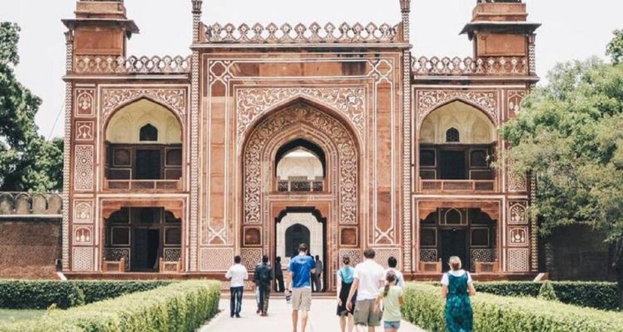From Delhi: Taj Mahal & Agra Heritage Day Trip By Car - How lunch at a 5-star multi-cuisine spot fits the day