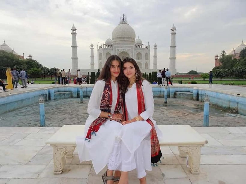 From Delhi: Taj Mahal & Agra With Fatehpur Sikri Day Tour - Taj Mahal Entry Without the Hassle: How the Skip-the-Line Part Feels