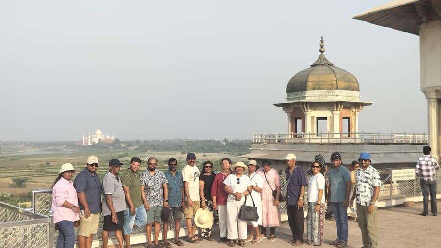 From Delhi: Taj Mahal and Agra Fort Day Tour with transfer - Price and Value: Is $86 a Fair Deal for a Delhi-to-Agra Day?