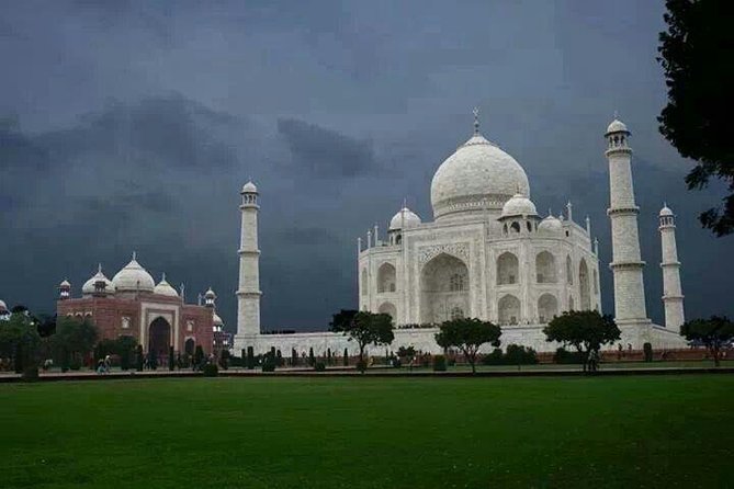 Full-Day City Tour of Agra visit The Taj Mahal, Agra Fort & Fatehpur Sikri - Agra Fort: Akbar’s red-sandstone power center