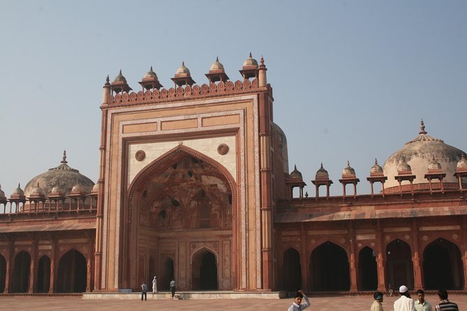 Guided Fatehpur Sikri & Abhaneri Tour From Agra To Jaipur By Car - Fatehpur Sikri: Buland Darwaza and Akbar’s royal rooms with a live guide