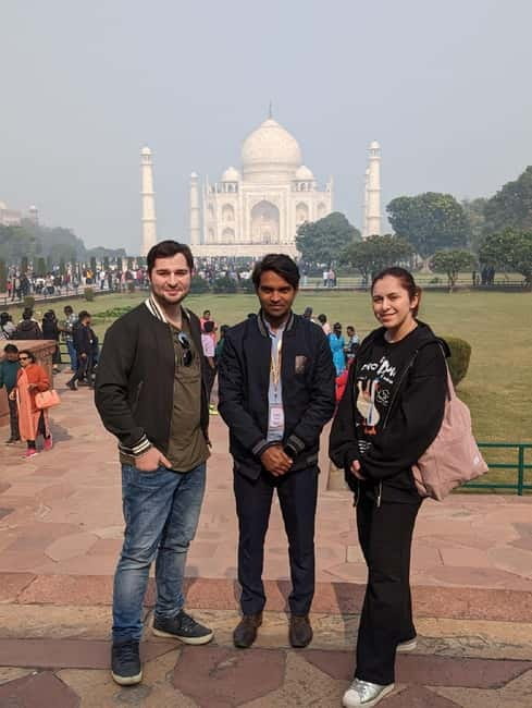 Guided Sunset Tour Of Taj Mahal with Skip-The-Line Entry - Photo help and timing: where guides like Vinny can make a difference