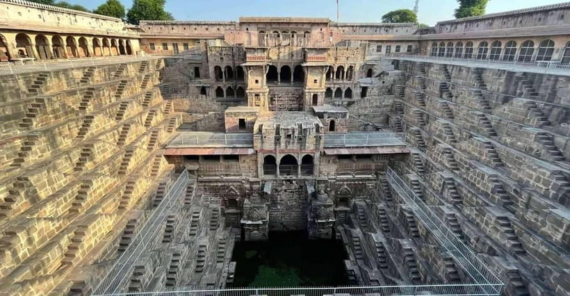 Jaipur: Tajmahal Sunrise Tour with Fatehpur Sikri & Abhaneri - Breakfast, tickets, and meals: how to budget without surprises