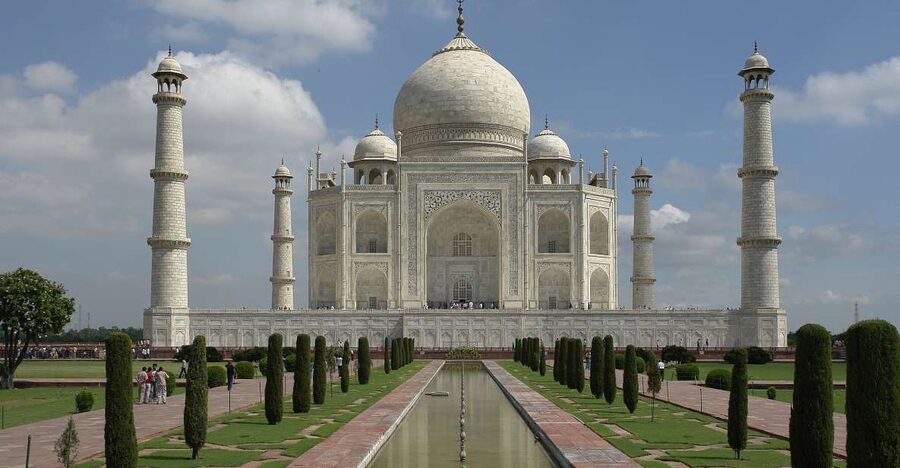 Luxury train tour from Delhi to Agra - Gatimaan Express comfort: the value of speed