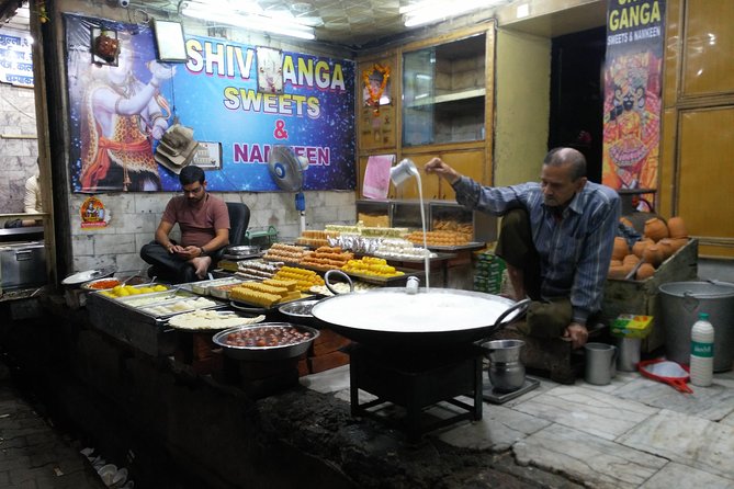 Old Agra City Short Cultural Walk - Shri Mankameshwar Mandir: Lord Shiva and Devotion in Plain View