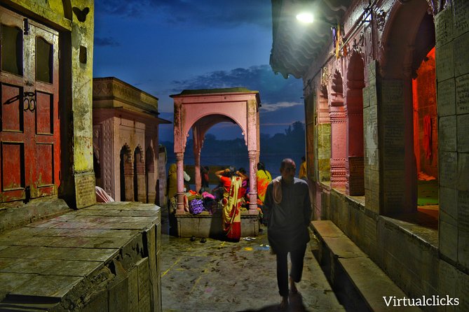 Private Exclusive Mathura & Vrindavan Tour from Agra (All-Inclusive) - ISKCON Vrindavan and Keshi Ghat: a modern temple rhythm, then the Yamuna edge