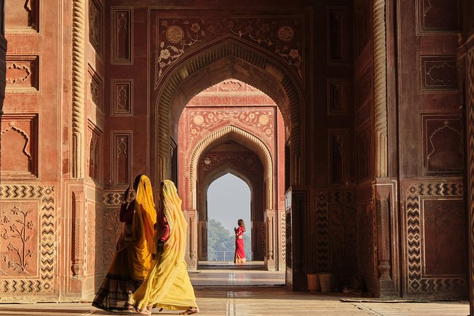 Private Exclusive Taj Mahal & Agra Fort City Tour - Your guide’s photo strategy at the Taj Mahal (and why it’s worth it)