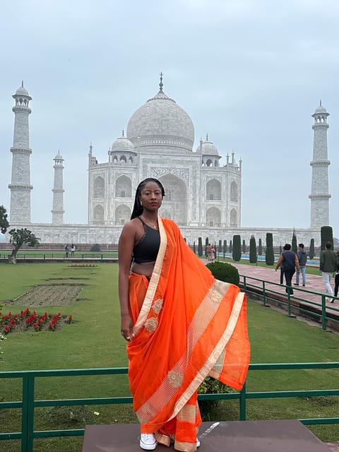 Rent a sari or kurta pajama for Taj Mahal visit & picture - Pickup in Agra: two ways to start your visit