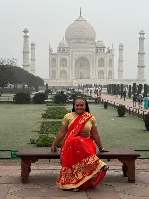 Rent a sari or kurta pajama for Taj Mahal visit & picture - Where the English-speaking guides shine