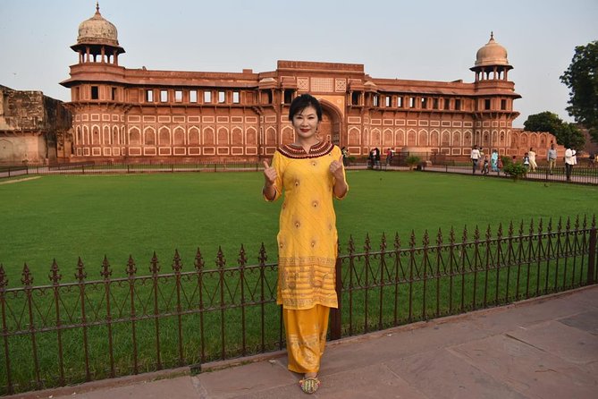 Skip the line "Taj Mahal" & "Agra Fort" Tickets with live Tour Guide. - Where you meet and how the timing usually works