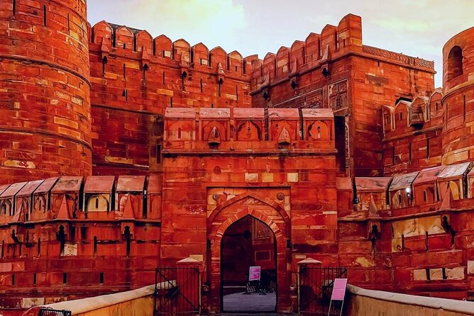 Skip the line Taj Mahal and Agra Fort private Tour by Car - The private fast-track plan that saves your morning