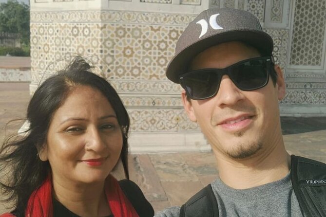 Taj Mahal and Agra fort express visits with tickets assistance - The guide is the real difference (and you can ask questions)