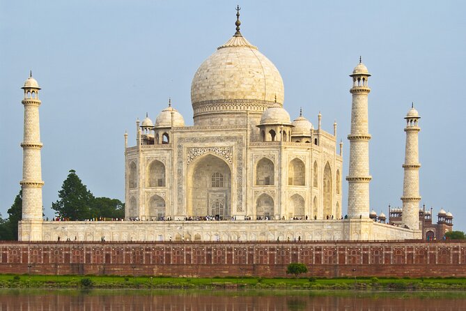 Taj Mahal Skip the Line Private Guided Tour - Bottled water and shoe covers: small items that actually help