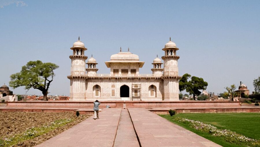 Taj Mahal Sunrise & Agra Fort Tour with Fatehpur Sikri - The pacing and timing: how an 8-hour day stays realistic